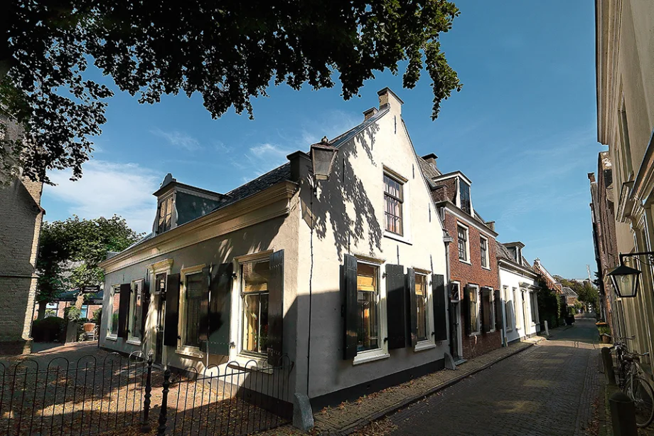 Het historische pand van Tante Koosje aan de Kerkstraat in Loenen aan de Vecht, gezien vanaf de straat